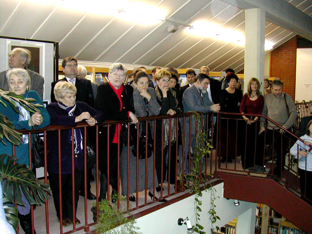 következő