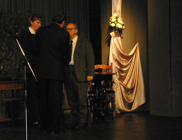 következő