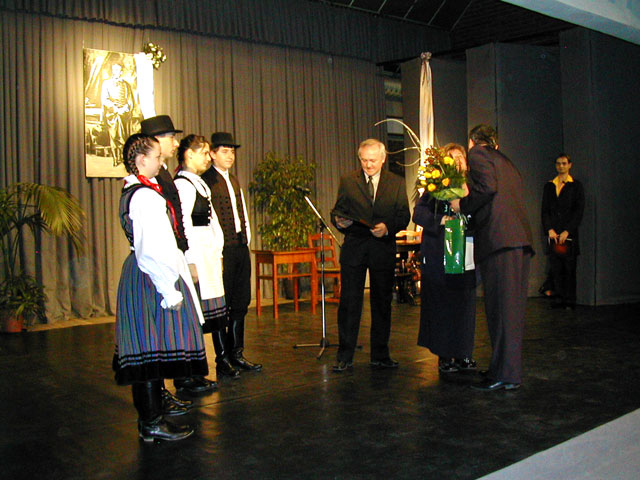 következő
