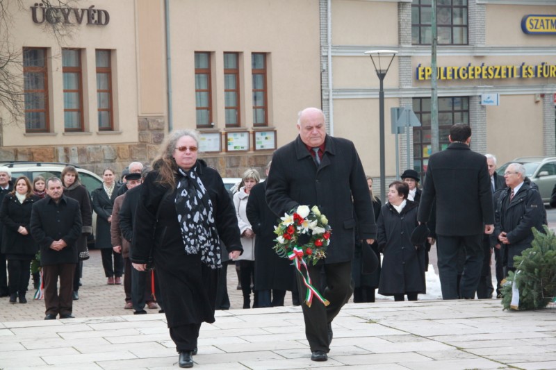 következő