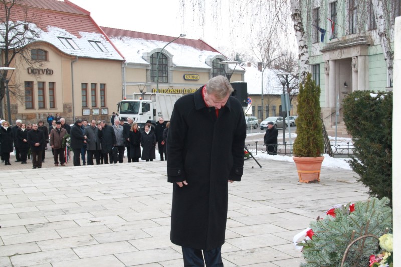 következő