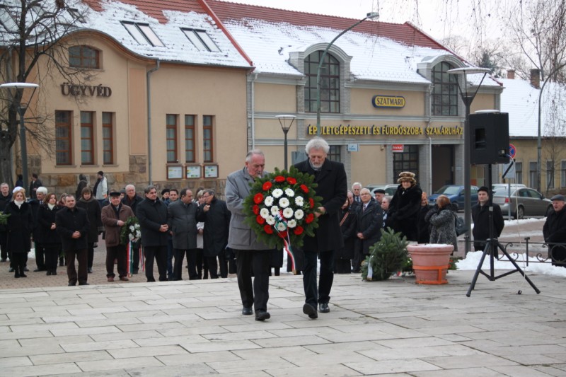következő