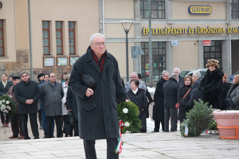 következő