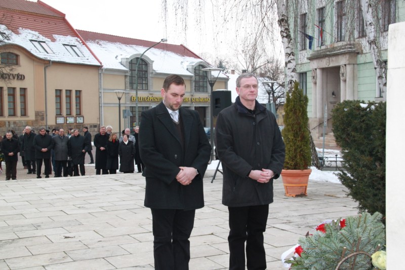 következő