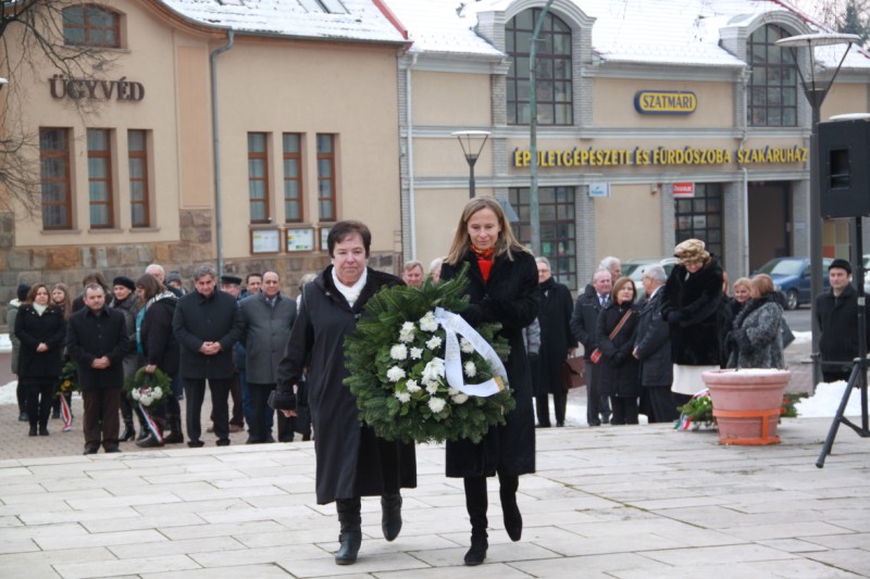 következő