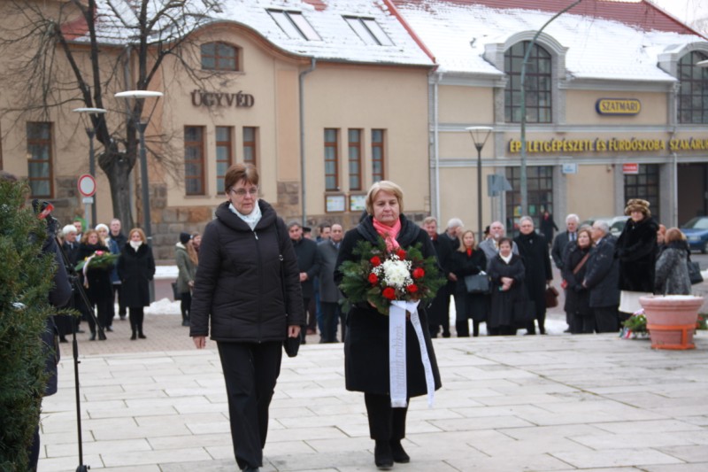 következő