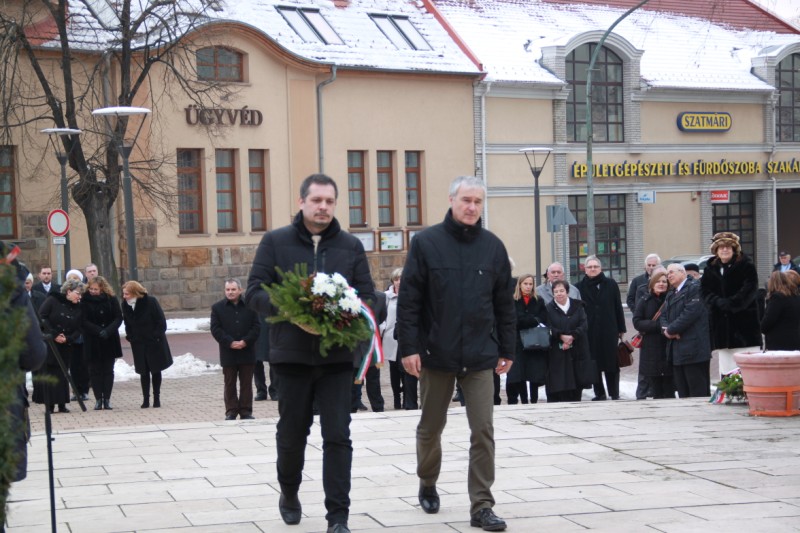következő