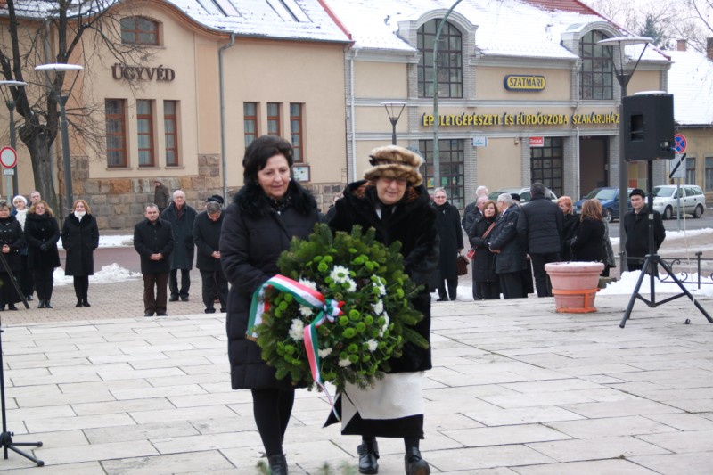 következő