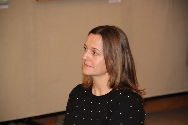 következő
