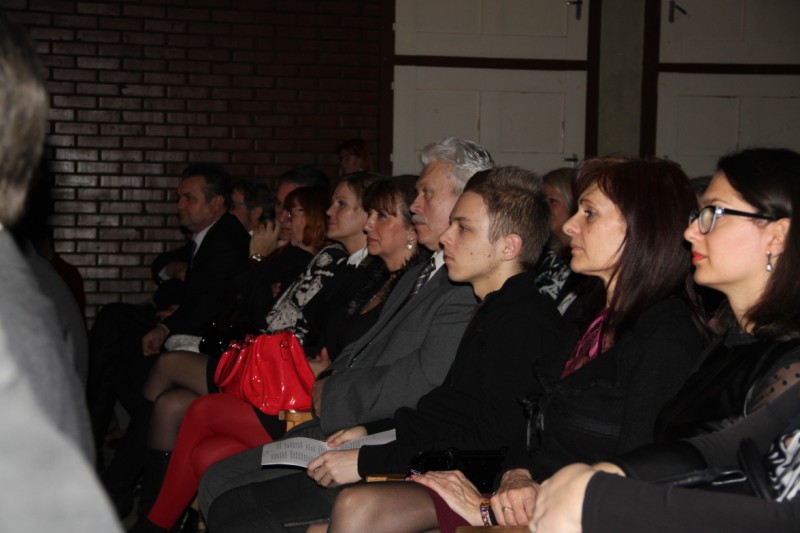következő