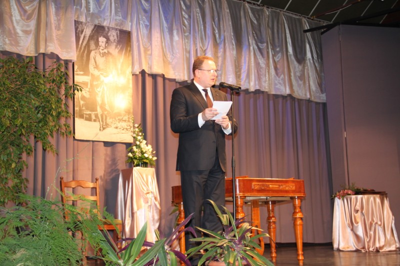 következő
