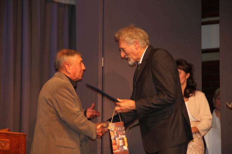 következő