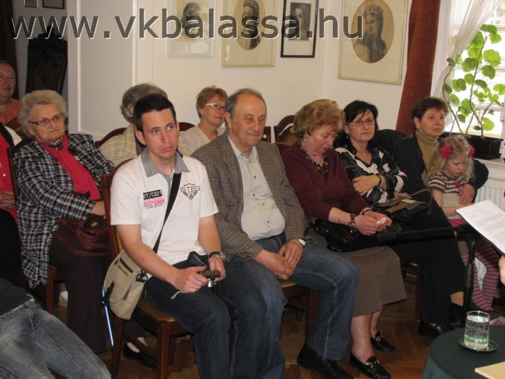 következő