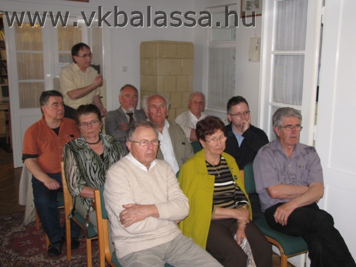 következő