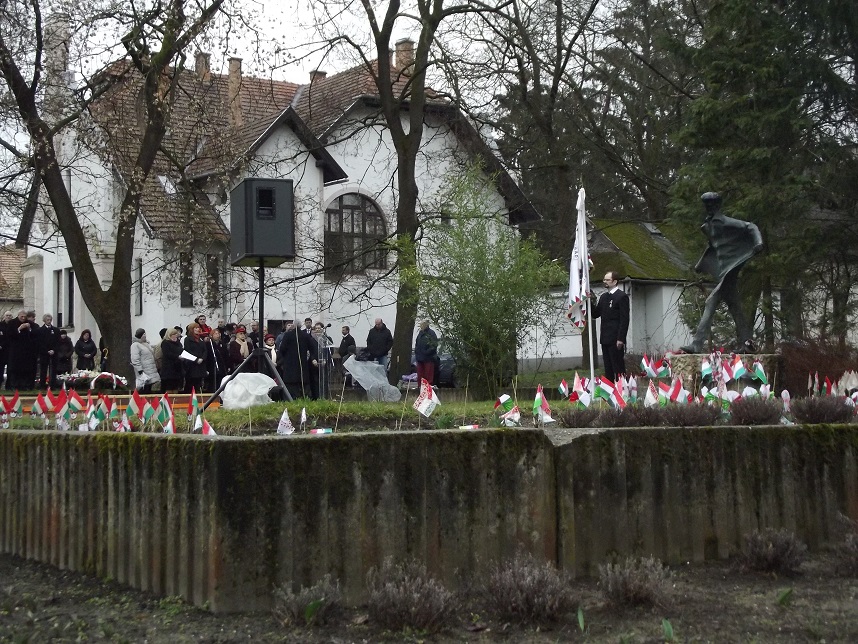 következő