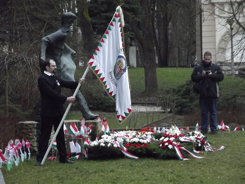 következő