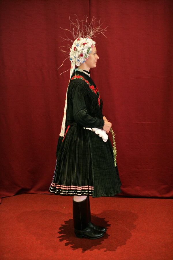 következő