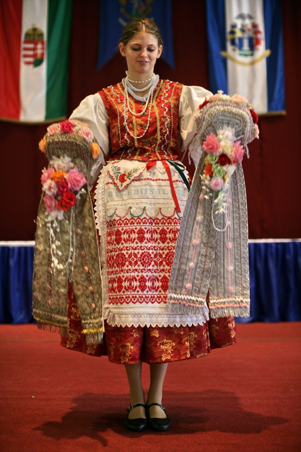 következő