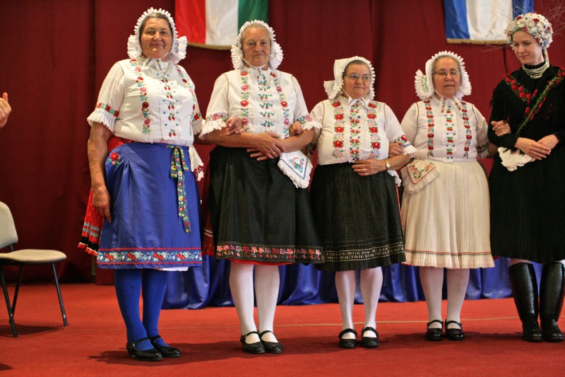 következő