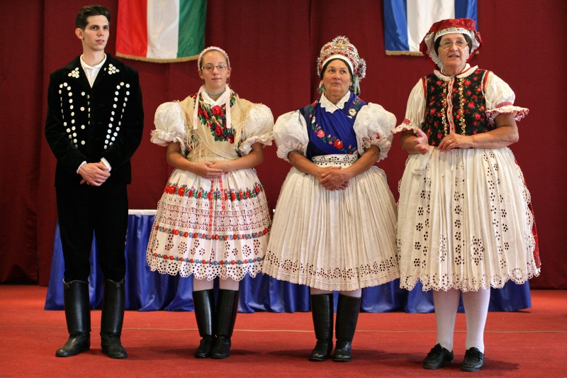 következő
