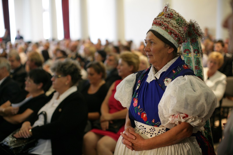 következő