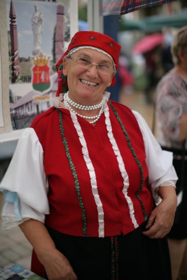 következő