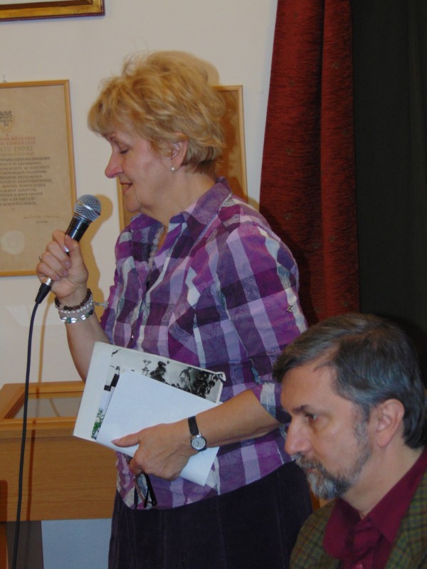 következő