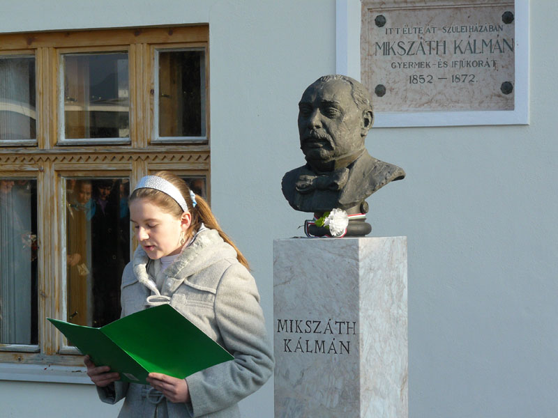 következő