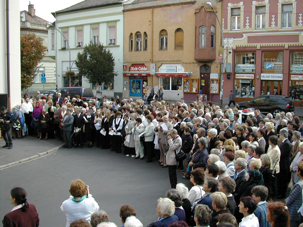 következő