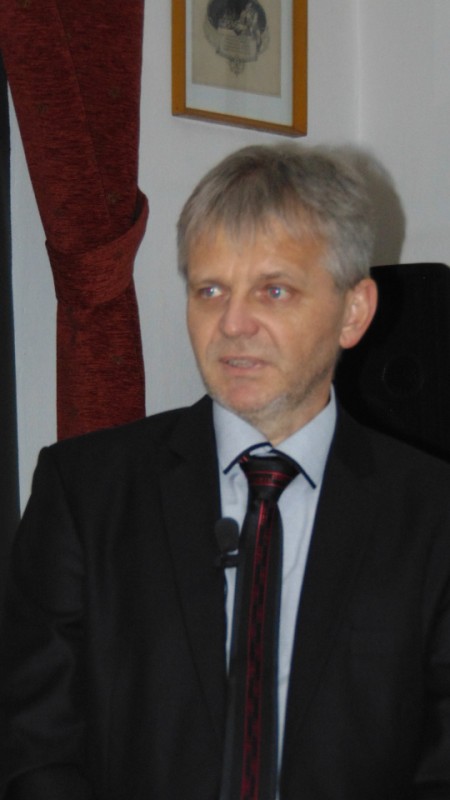 következő