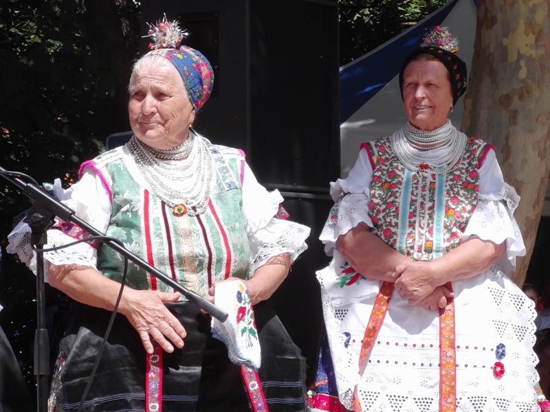 következő