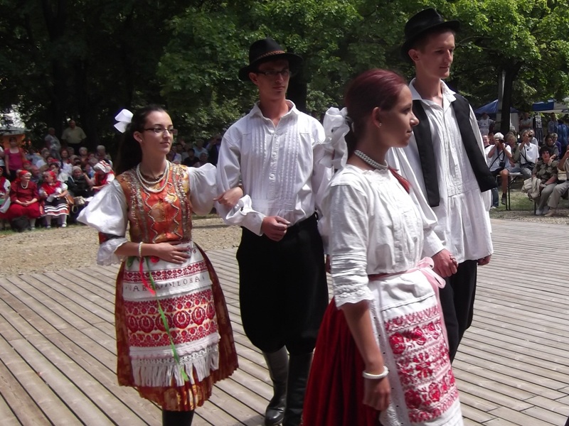 következő