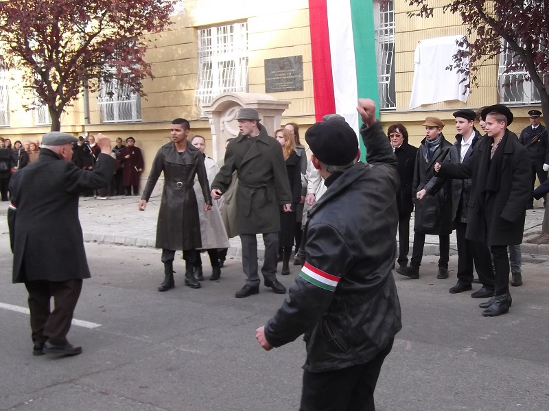 következő