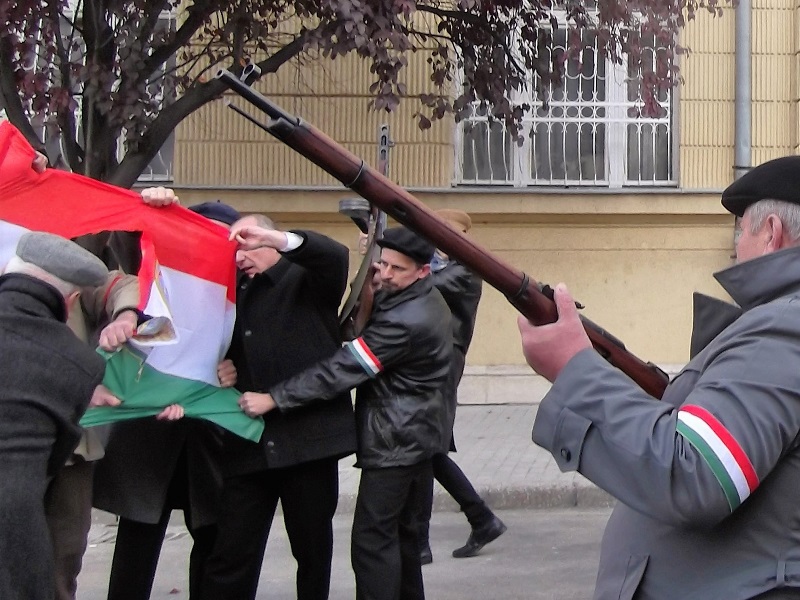 következő