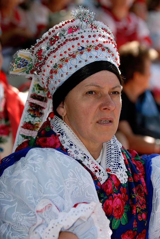 következő