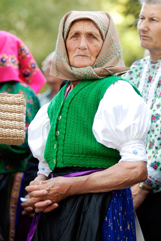 következő