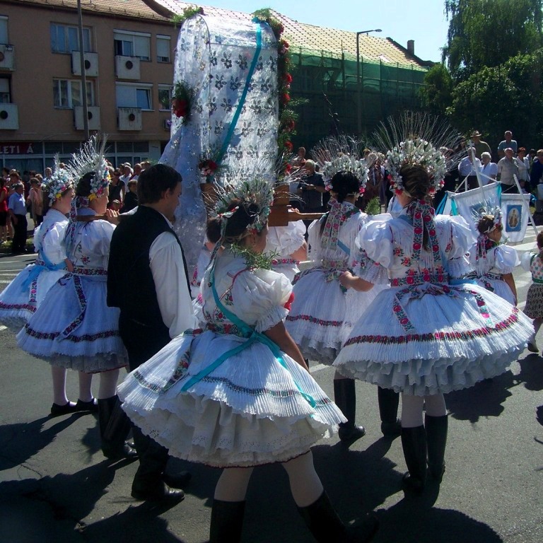 következő