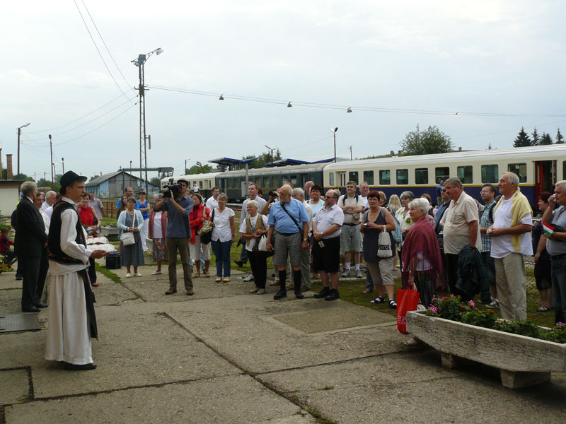 következő