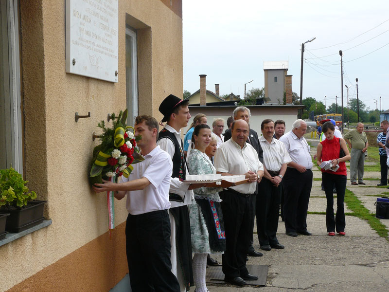 következő