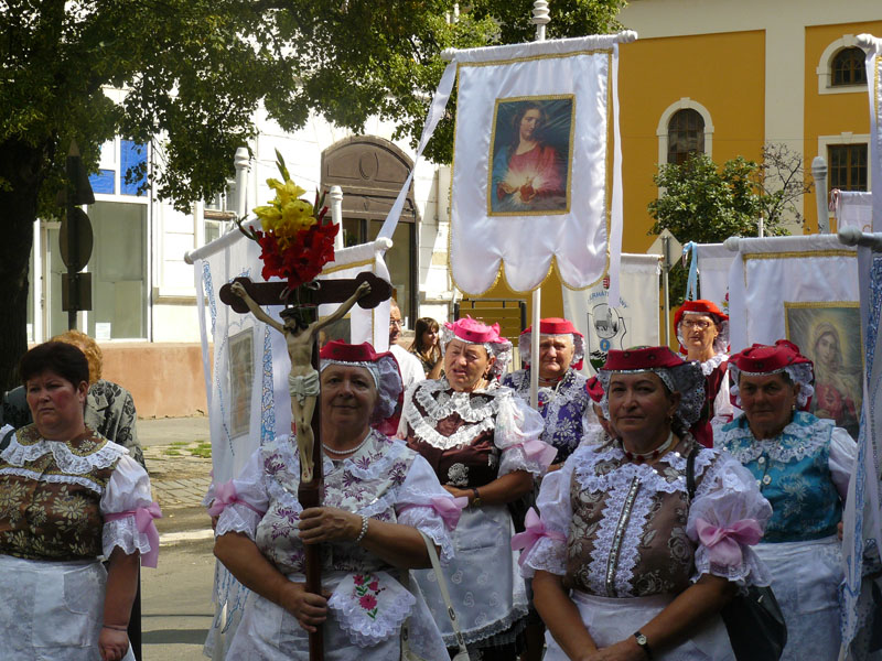 következő