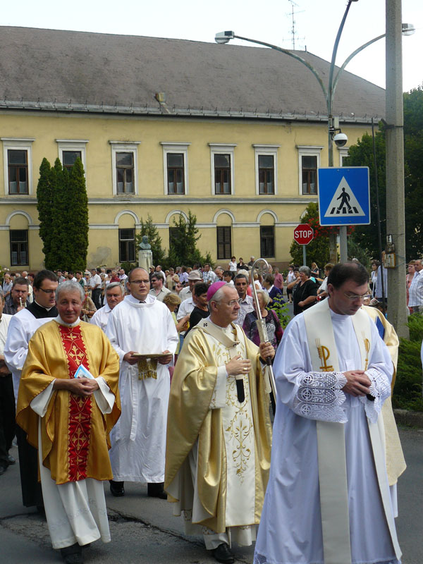 következő