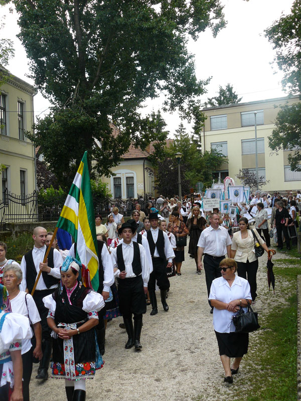 következő