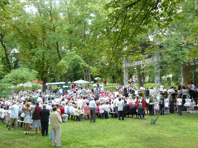 következő