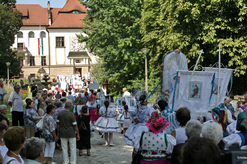 következő