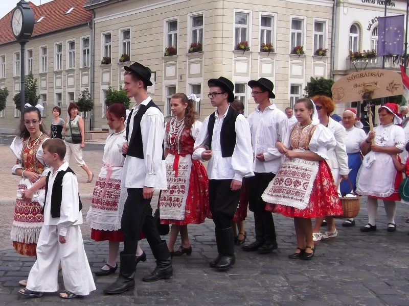 következő