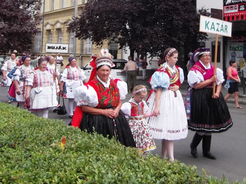 következő
