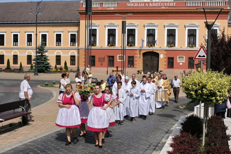következő