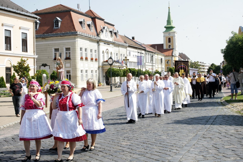következő