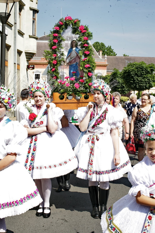 következő