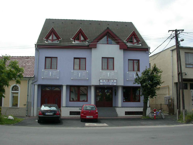 következő